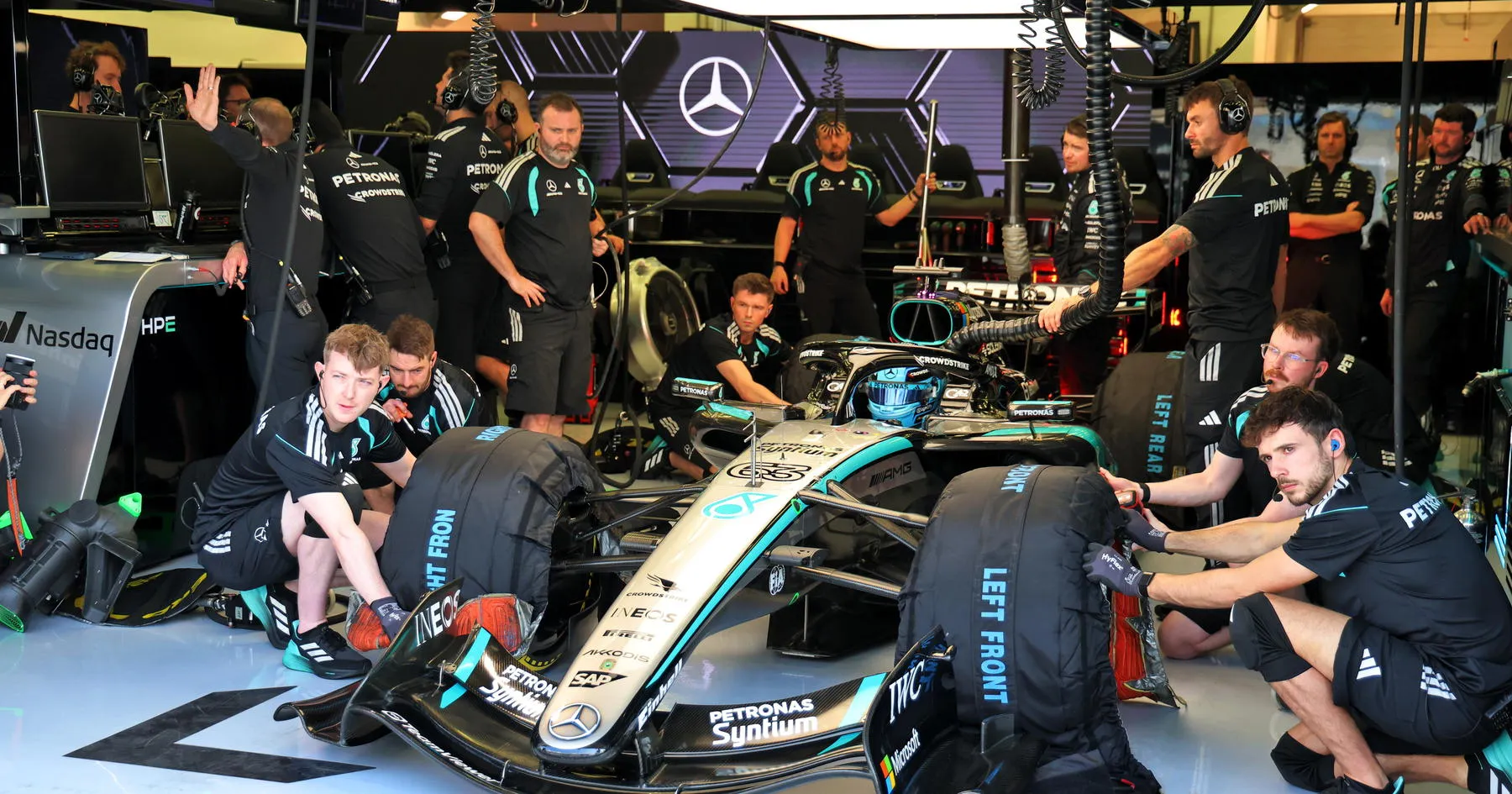 Mercedes Pastikan Kepulangan Staf Usai Konflik Timur Tengah - sumber: (racingnews365)