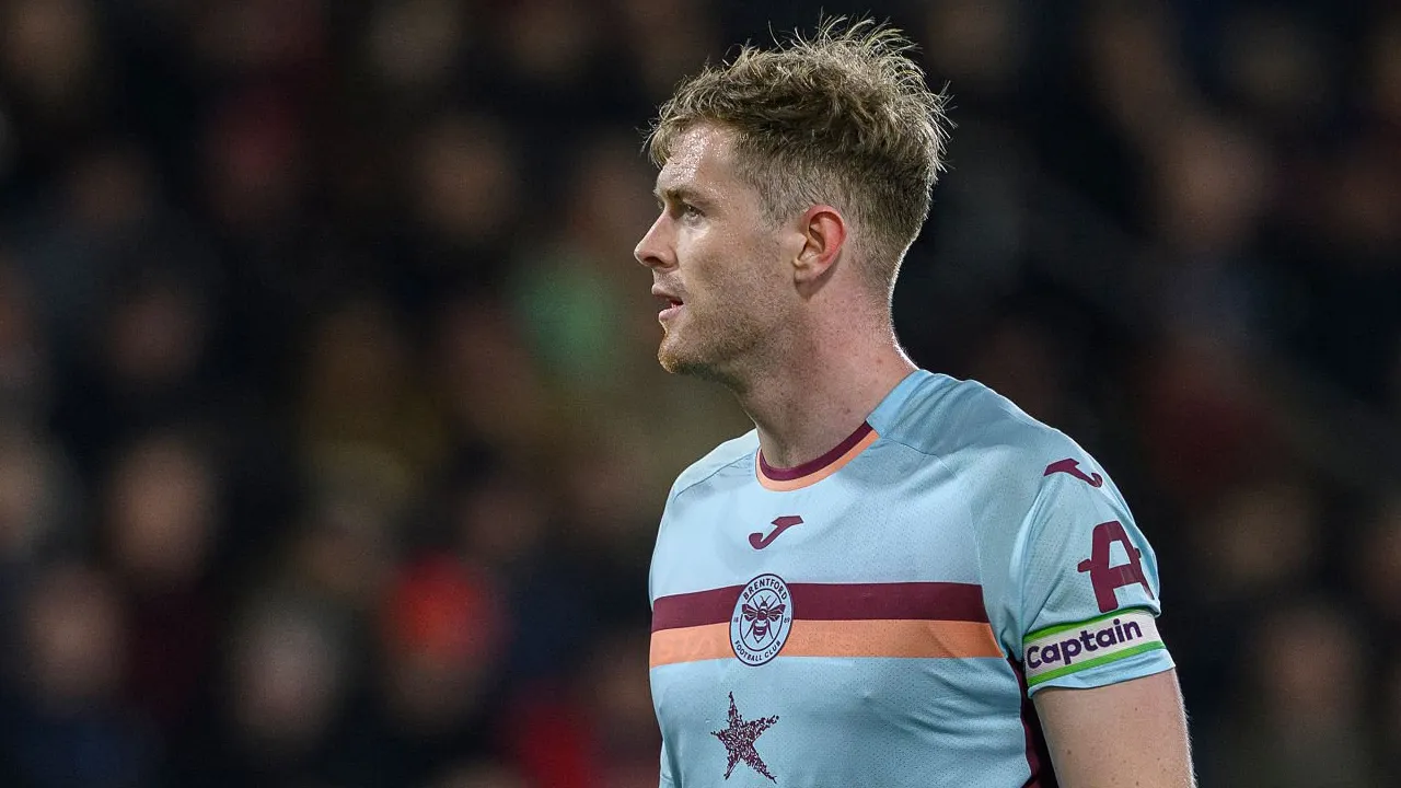 Nathan Collins Anggap Satu Poin Lawan Bournemouth Bukan Hasil Buruk