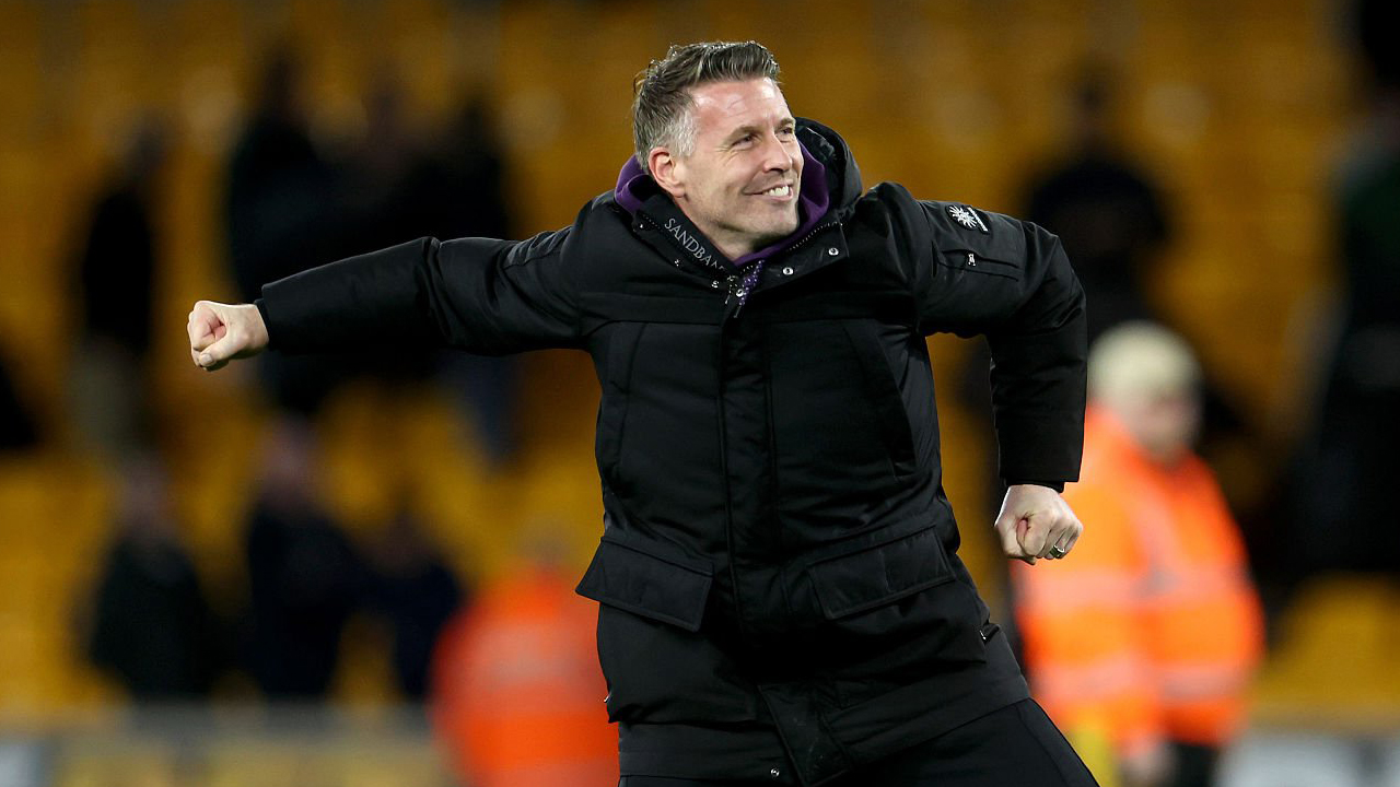 Rob Edwards Bahagia Wolves Tumbangkan Liverpool di Molineux