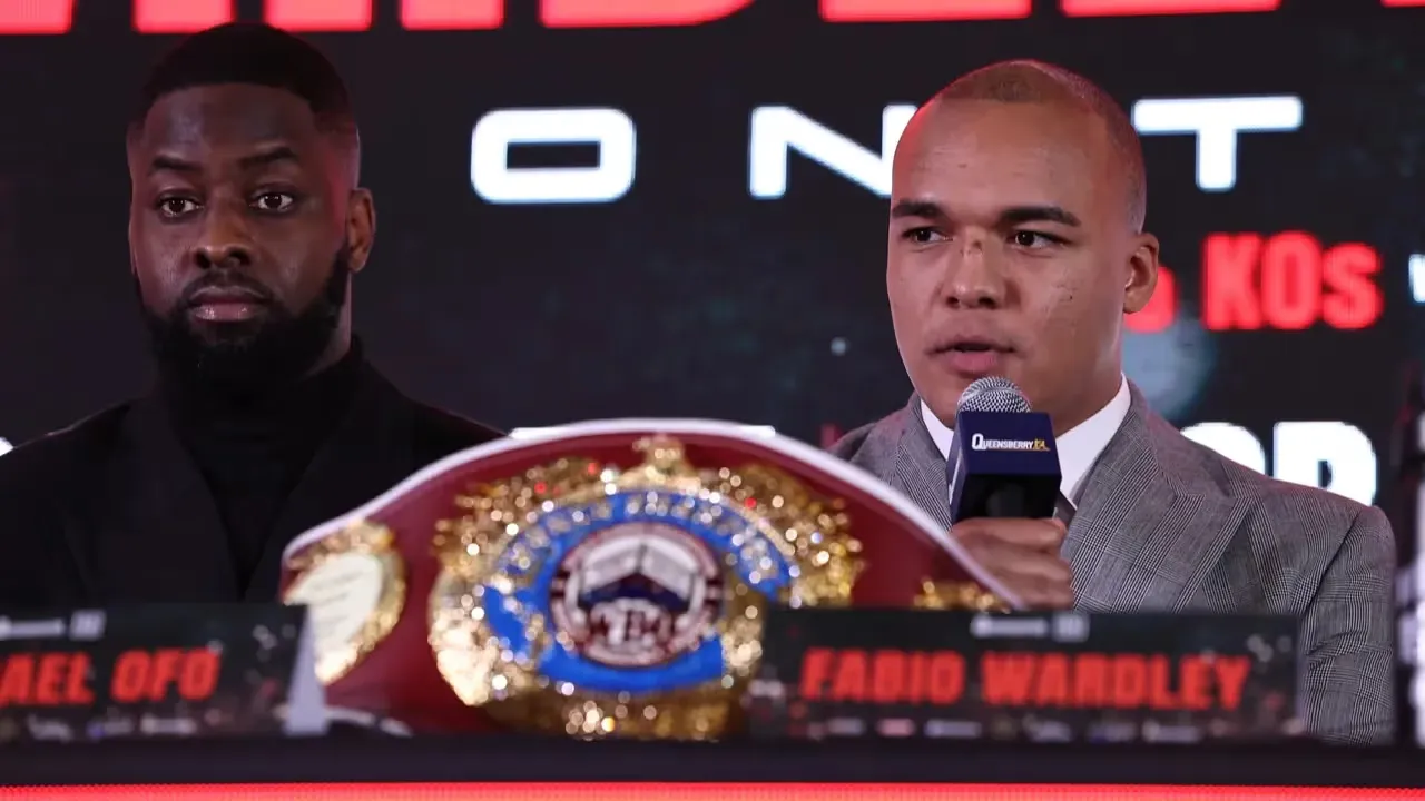 Fabio Wardley kerap bercanda menyebut dirinya “White Collar Wardley” karena tidak memiliki latar belakang amatir sebelum menjadi profesional. (Foto: Fight TV)