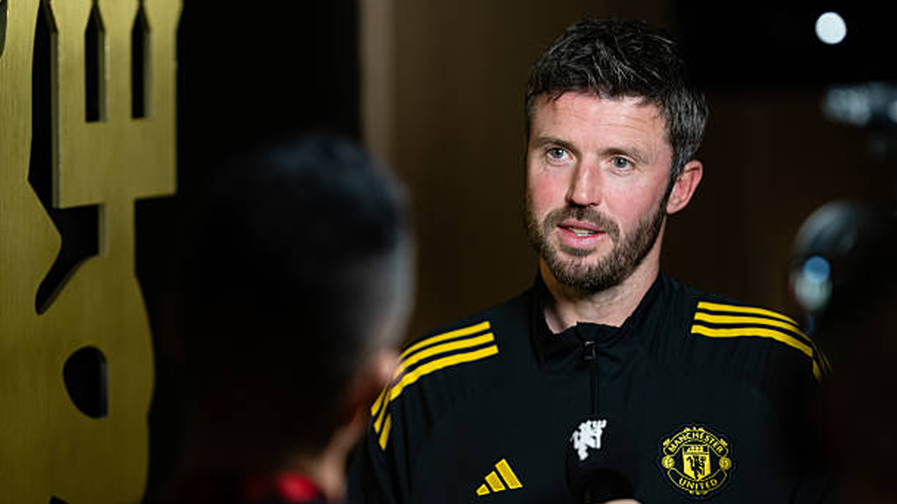 Michael Carrick Isyaratkan Manchester United Incar Winger Kiri