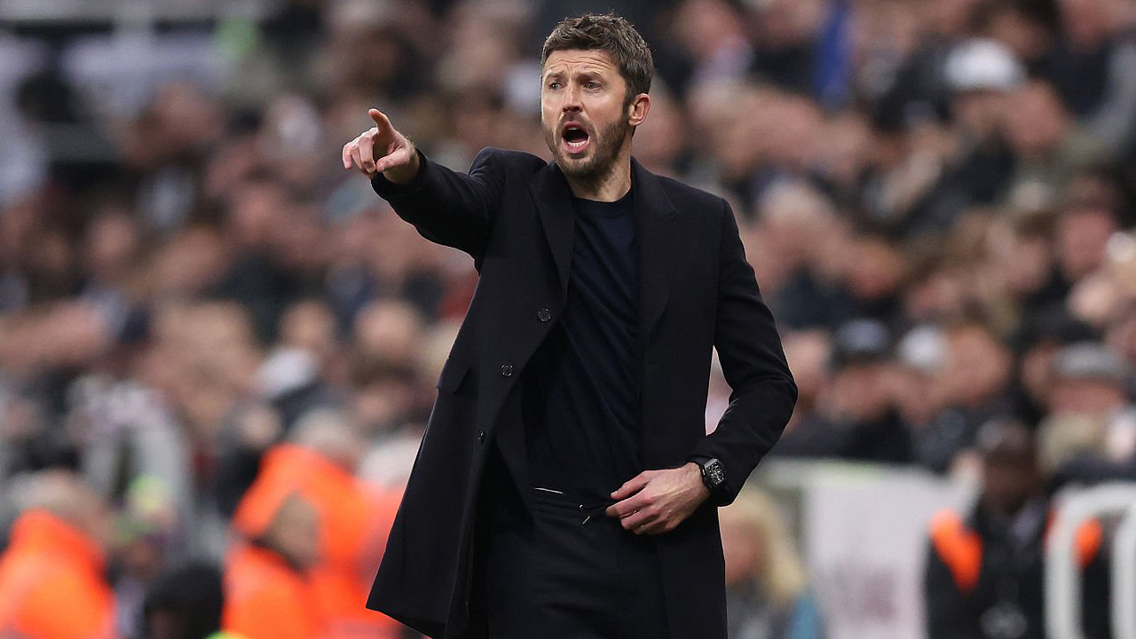 MU Kalah di Newcastle, Michael Carrick Nilai Posisi Timnya Masih Kompetitif