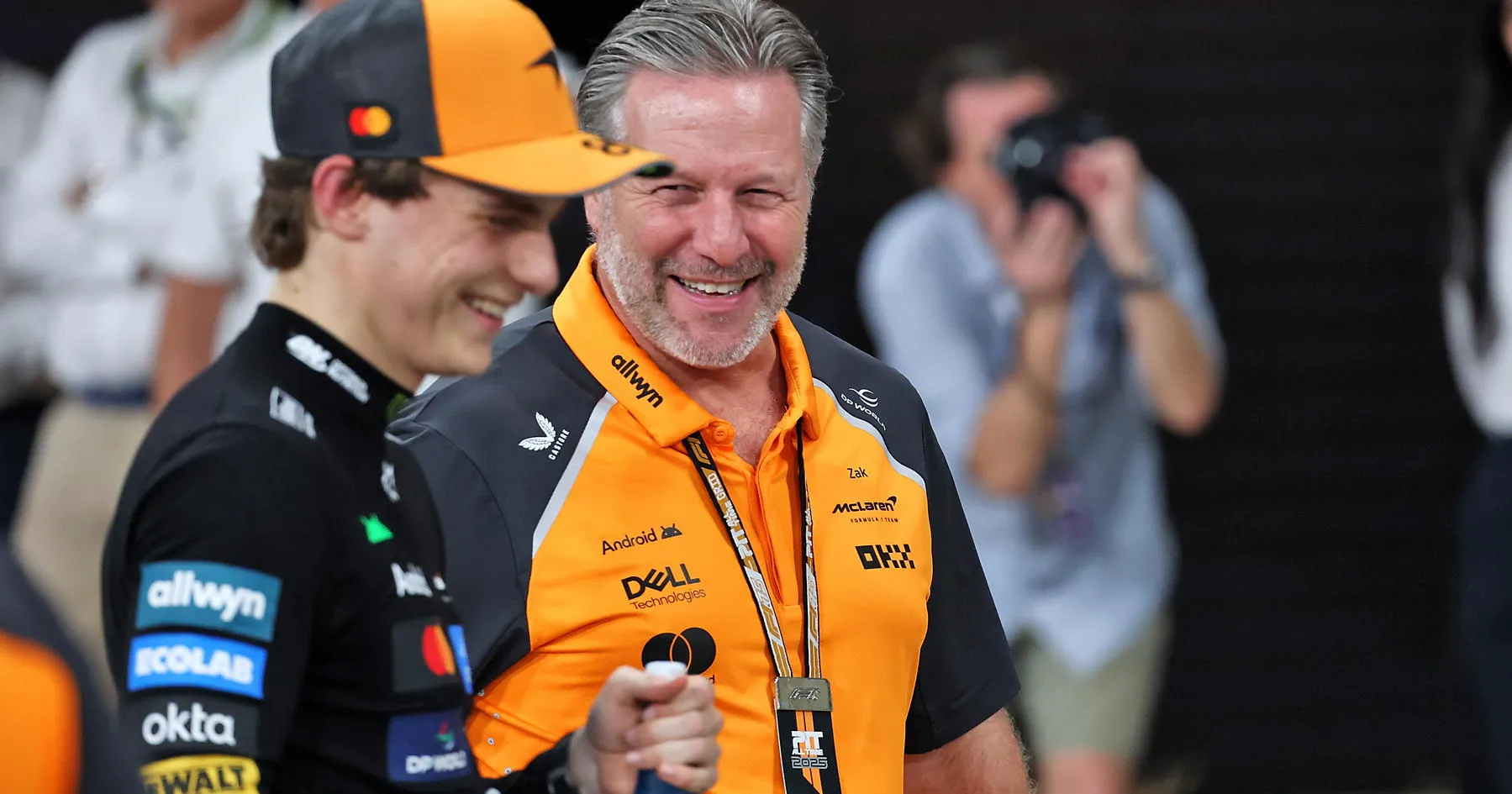 Oscar Piastri Bela Zak Brown dari Julukan ‘Penjahat’ - sumber: (racingnews365)