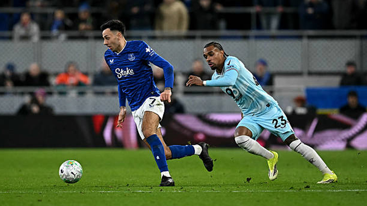 Respons Penggemar Everton Saat Dwight McNeil Diganti Punya Arti Besar