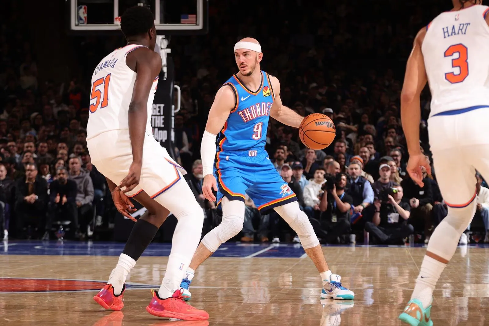 Thunder Tumbangkan Knicks, Hartenstein dan Caruso Cedera - sumber: (mainbasket)