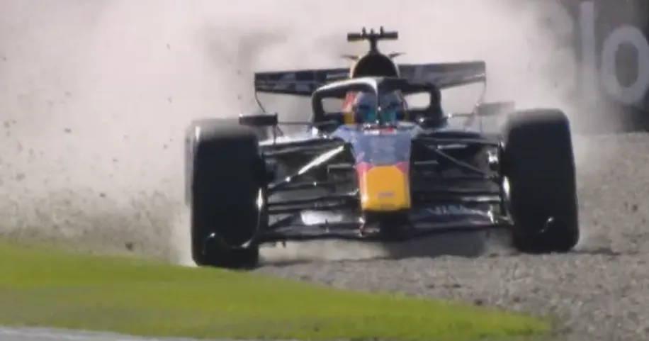 Max Verstappen Alami Insiden di GP Australia - sumber: (racingnews365)