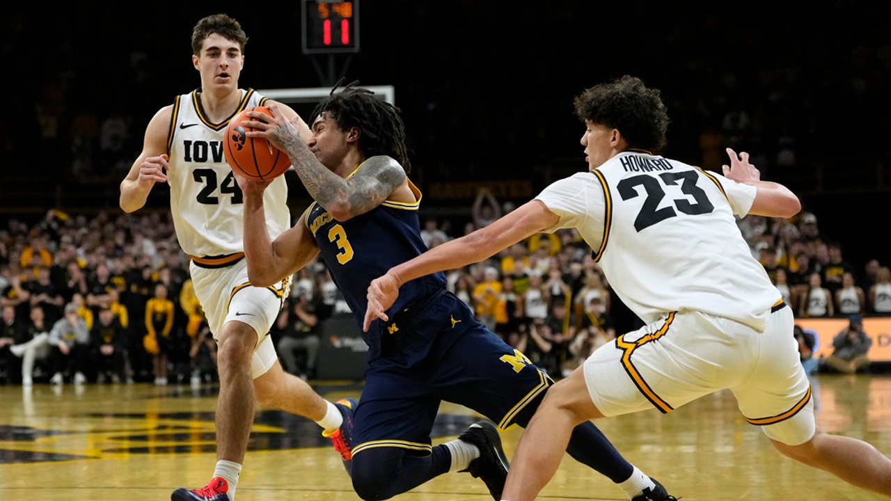 Michigan Wolverines Hentikan Perlawanan Iowa Hawkeyes