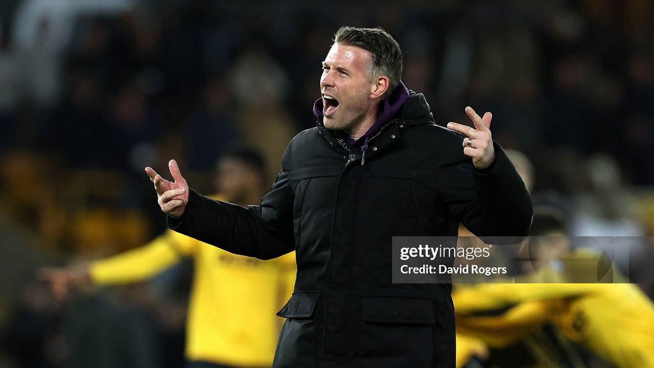 Rob Edwards Ajak Wolves Bermimpi Singkirkan Liverpool di Piala FA