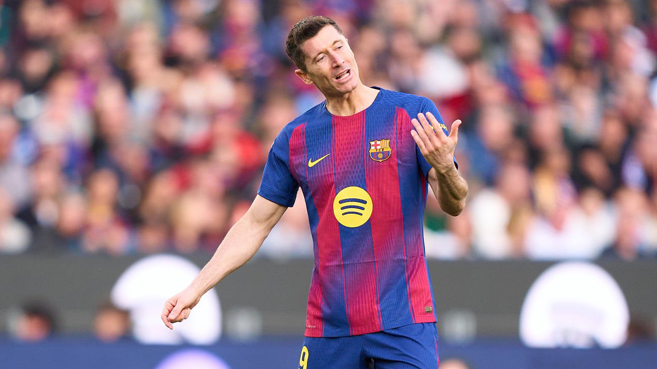 Robert Lewandowski Akhirnya Buka Suara soal Masa Depannya di Barcelona