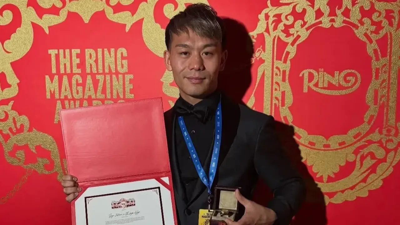 Seiya Tsutsumi menerima penghargaan Round of the Year berkat ronde kesembilan dramatis saat menghadapi Daigo Higa. (Foto: Fight TV)