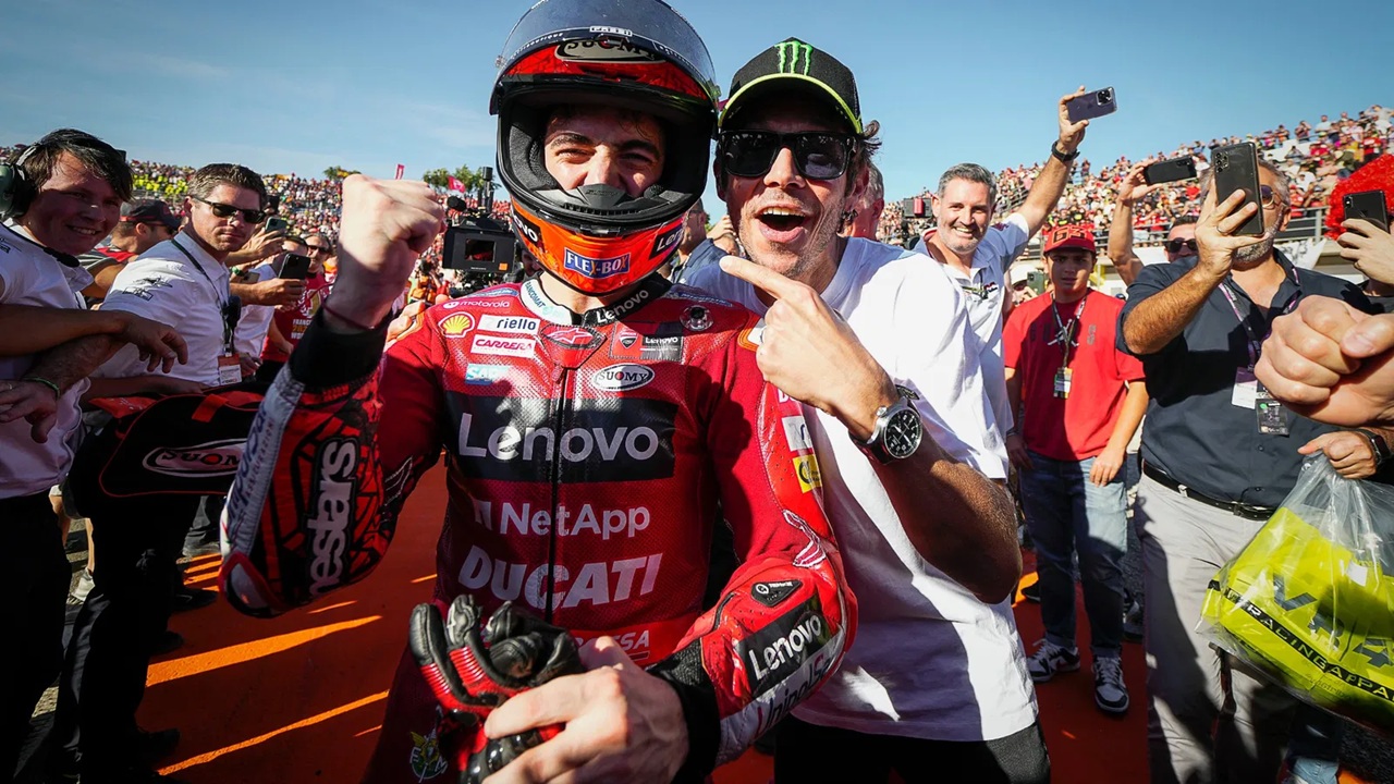 Francesco Bagnaia dan Valentino Rossi