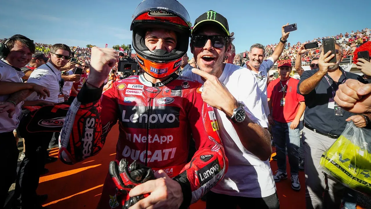 Francesco Bagnaia dan Valentino Rossi