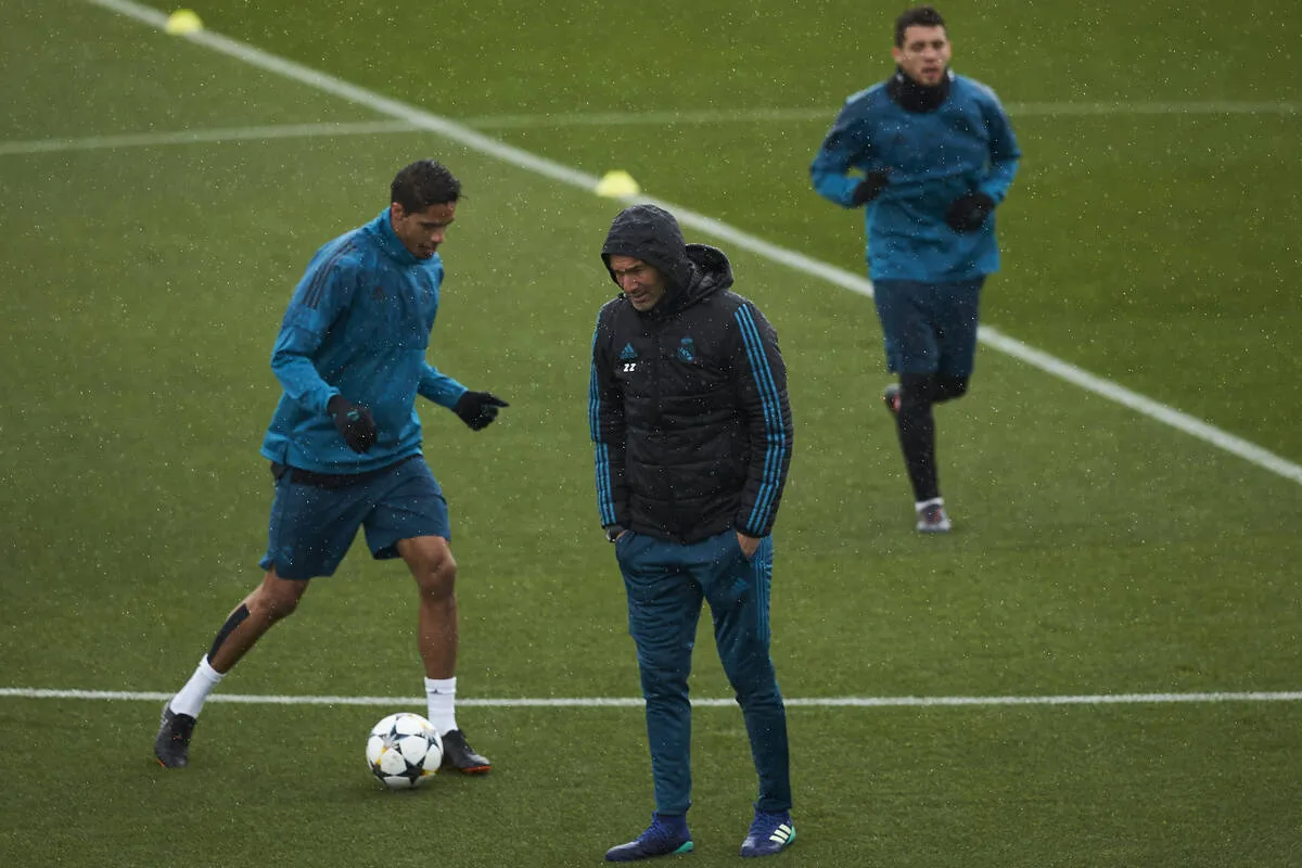 Varane Ungkap Pesan Zidane yang Mengubah Kariernya di Real Madrid