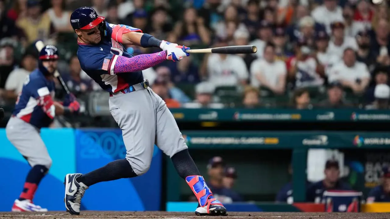 Aaron Judge mencetak home run dua angka pada inning pertama untuk membantu Amerika Serikat mengawali World Baseball Classic 2026 dengan kemenangan meyakinkan. (Foto: AP)