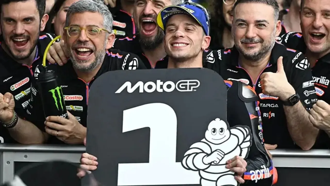 Demi Gelar Juara, Marco Melandri Desak Aprilia Prioritaskan Marco Bezzecchi