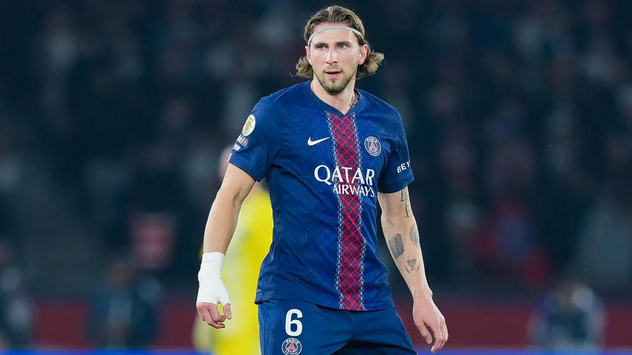 Illia Zabarnyi Kecewa PSG Buang Banyak Peluang Saat Dikalahkan Monaco