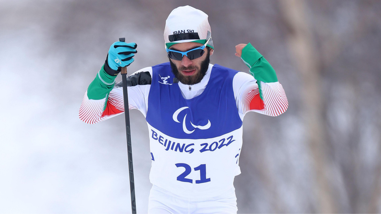 Para ski lintas alam Aboulfazl Khatibi Mianaei urung tampil di ajang Paralimpiade Musim Dingin ketiganya secara beruntun setelah 2018 dan 2022. (Foto: AP)