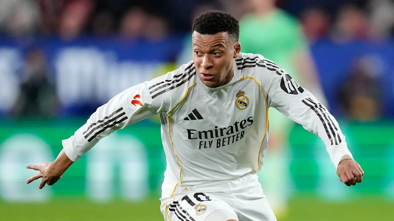 Kylian Mbappe Diingatkan Figo untuk Tak Terburu-buru Kembali ke Lapangan