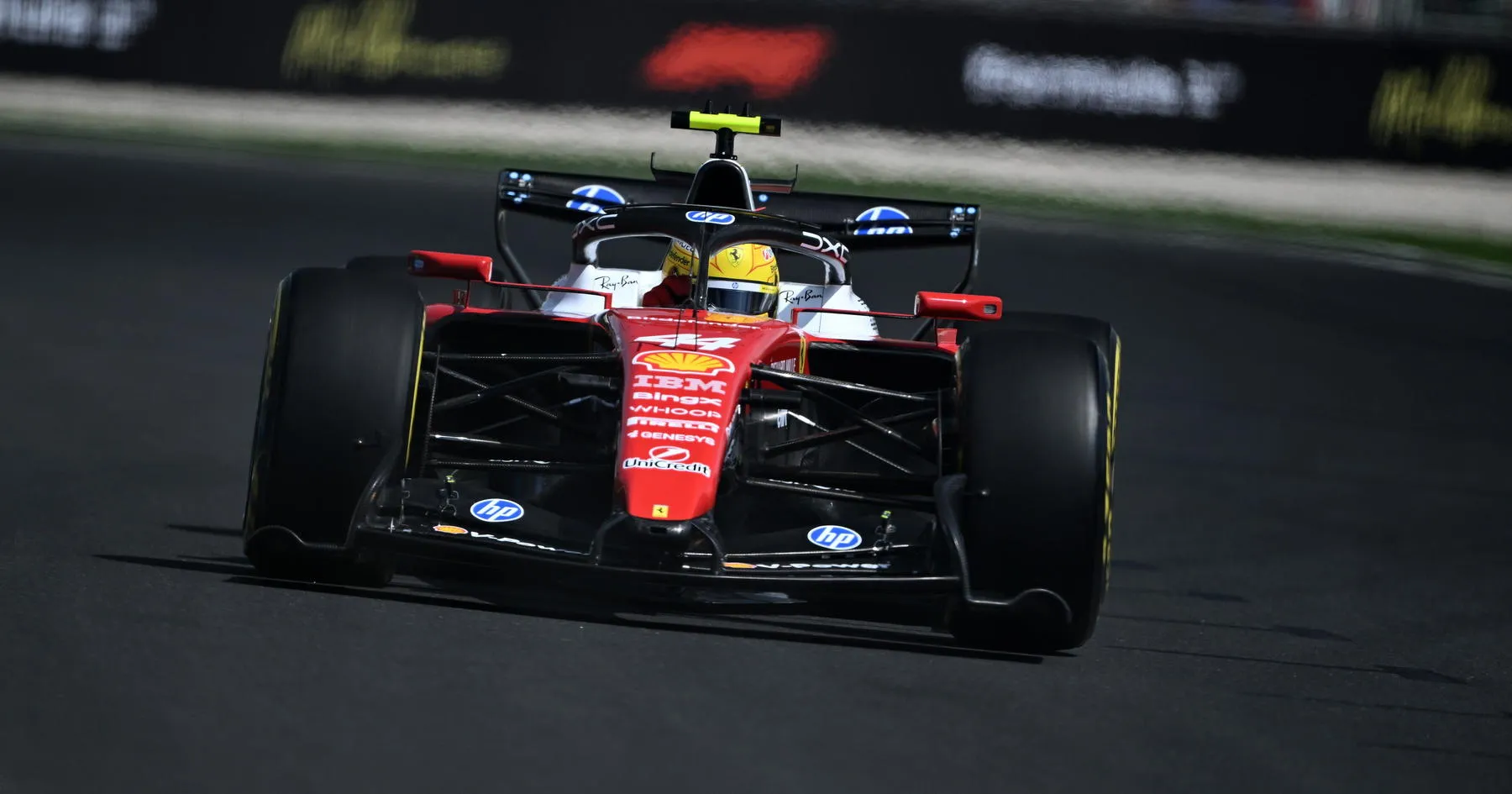 Lewis Hamilton Ungkap Temuan Ferrari Meski Tantangan Australia - sumber: (racingnews365)