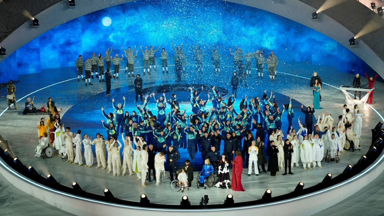 Upacara pembukaan Paralimpiade Musim Dingin Milano-Cortina 2026 digelar di arena amfiteater Romawi berusia sekitar 2.000 tahun yang juga berstatus Situs Warisan Dunia UNESCO. (Foto: AP)