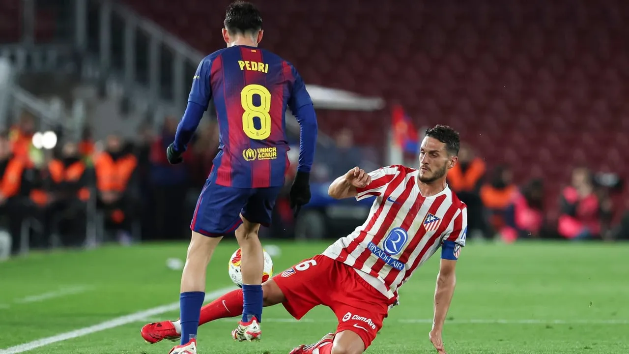 Pedri Beri Hadiah untuk Keluarga Kapten Atletico Madrid - sumber: (footballespana)