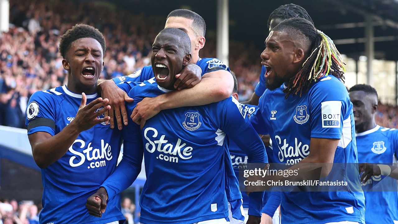 Sean Dyche Kenang Gol Dramatis Abdoulaye Doucoure yang Selamatkan Everton