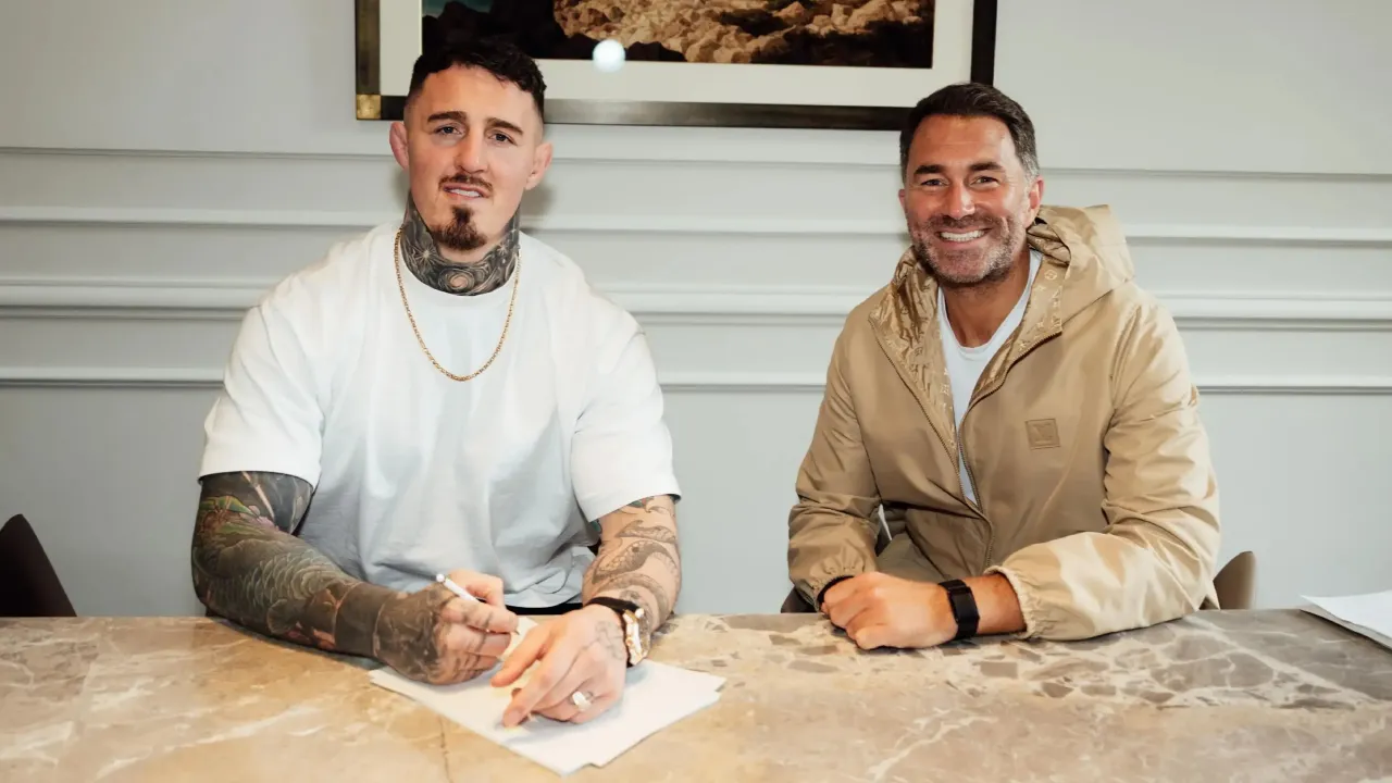 Tom Aspinall Teken Kerja Sama Bisnis dengan Promotor Eddie Hearn