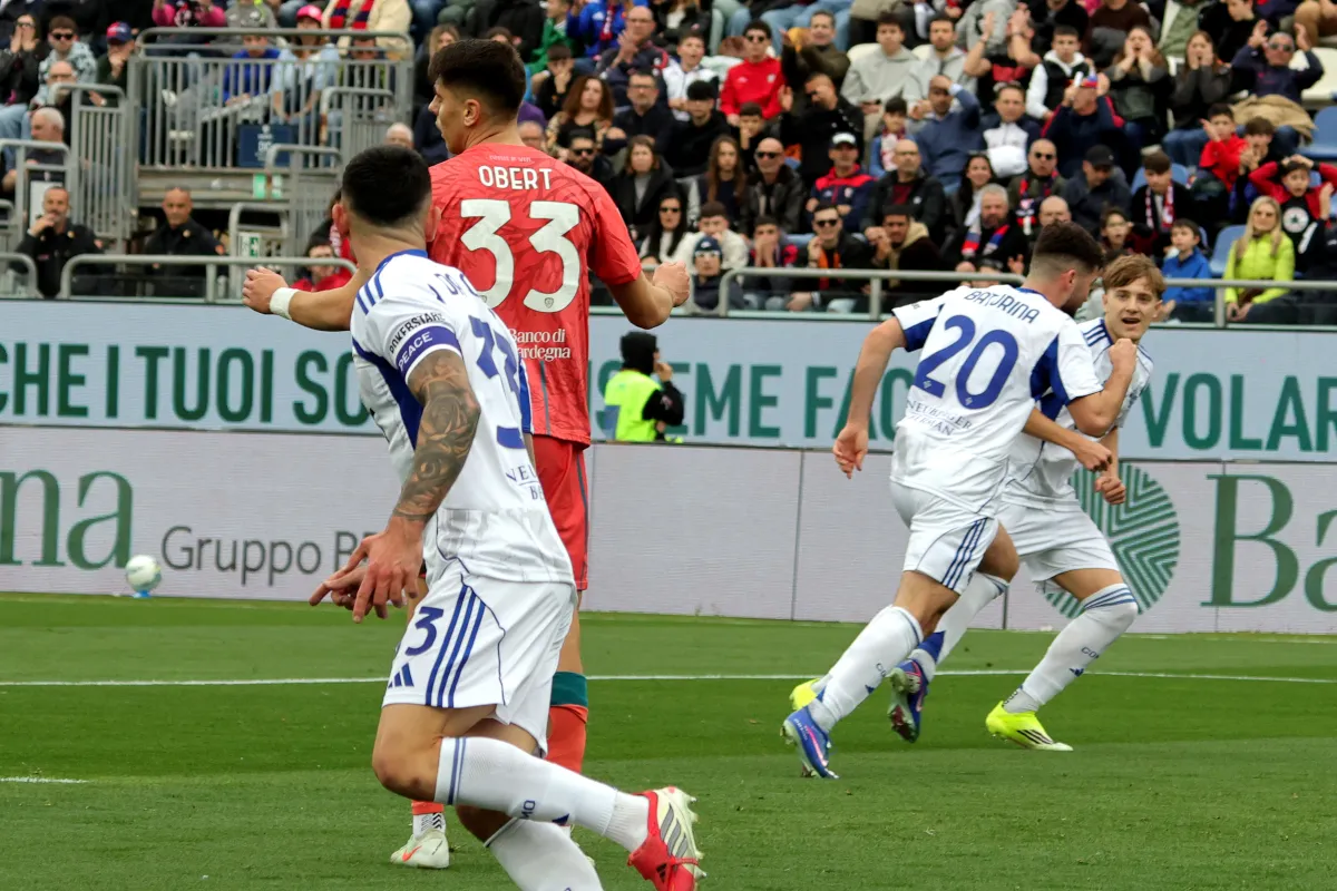 Da Cunha Gemilang, Como Tumbangkan Cagliari di Serie A - sumber: (footballitalia)