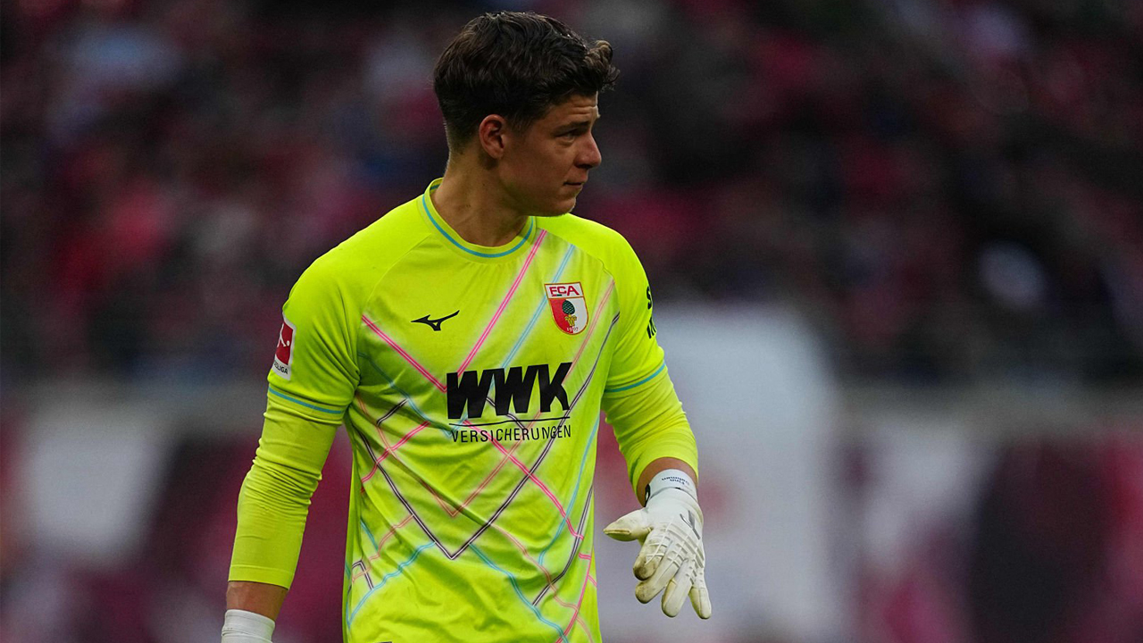 Finn Dahmen Tetap Puji Performa Augsburg Meski Kalah dari Leipzig