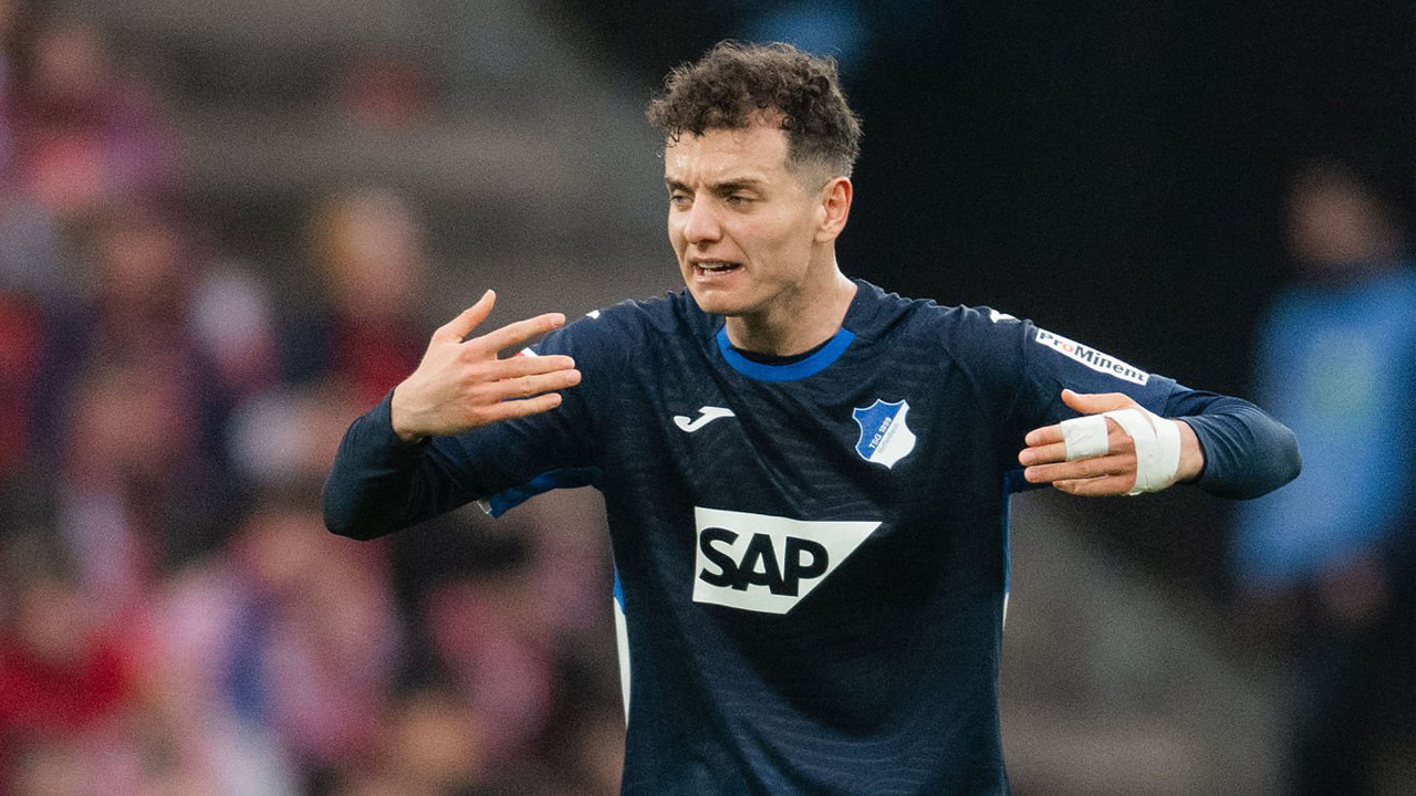 Fisnik Asllani Jadi Rebutan, Barcelona Ada di Posisi Terdepan