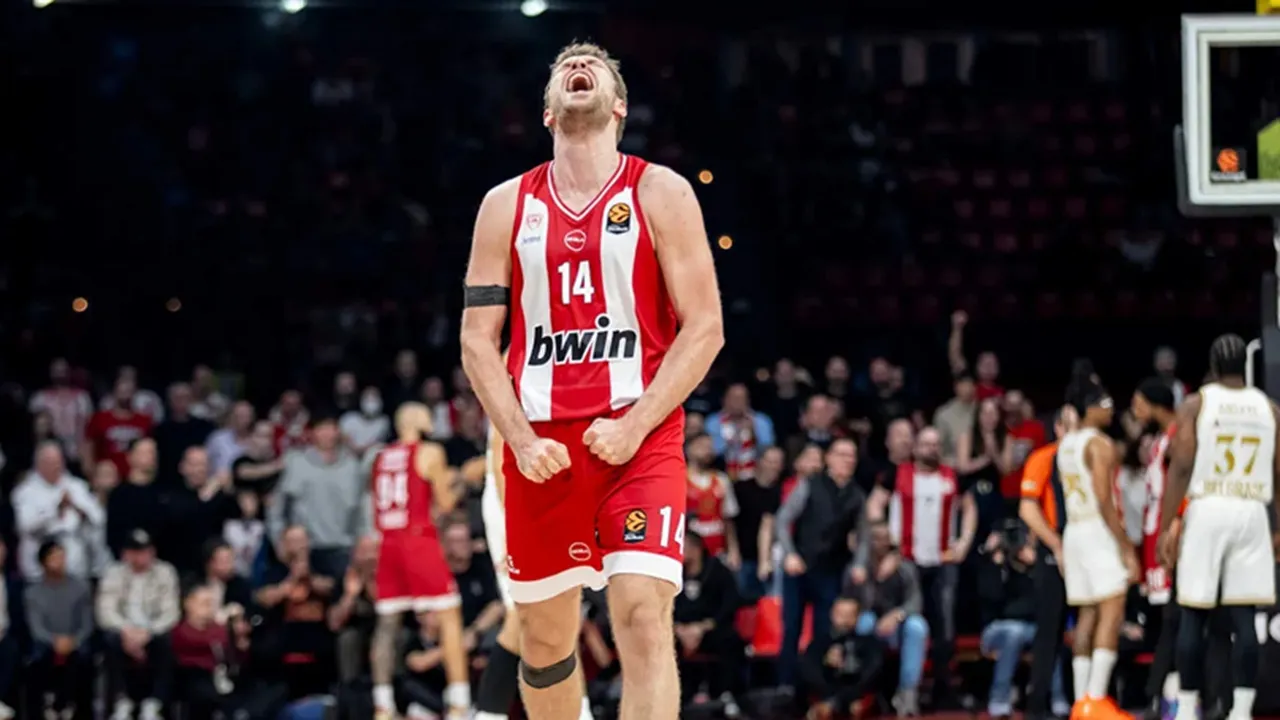 Georgios Bartzokas Konfirmasi Vezenkov dan Morris Kembali Bermain