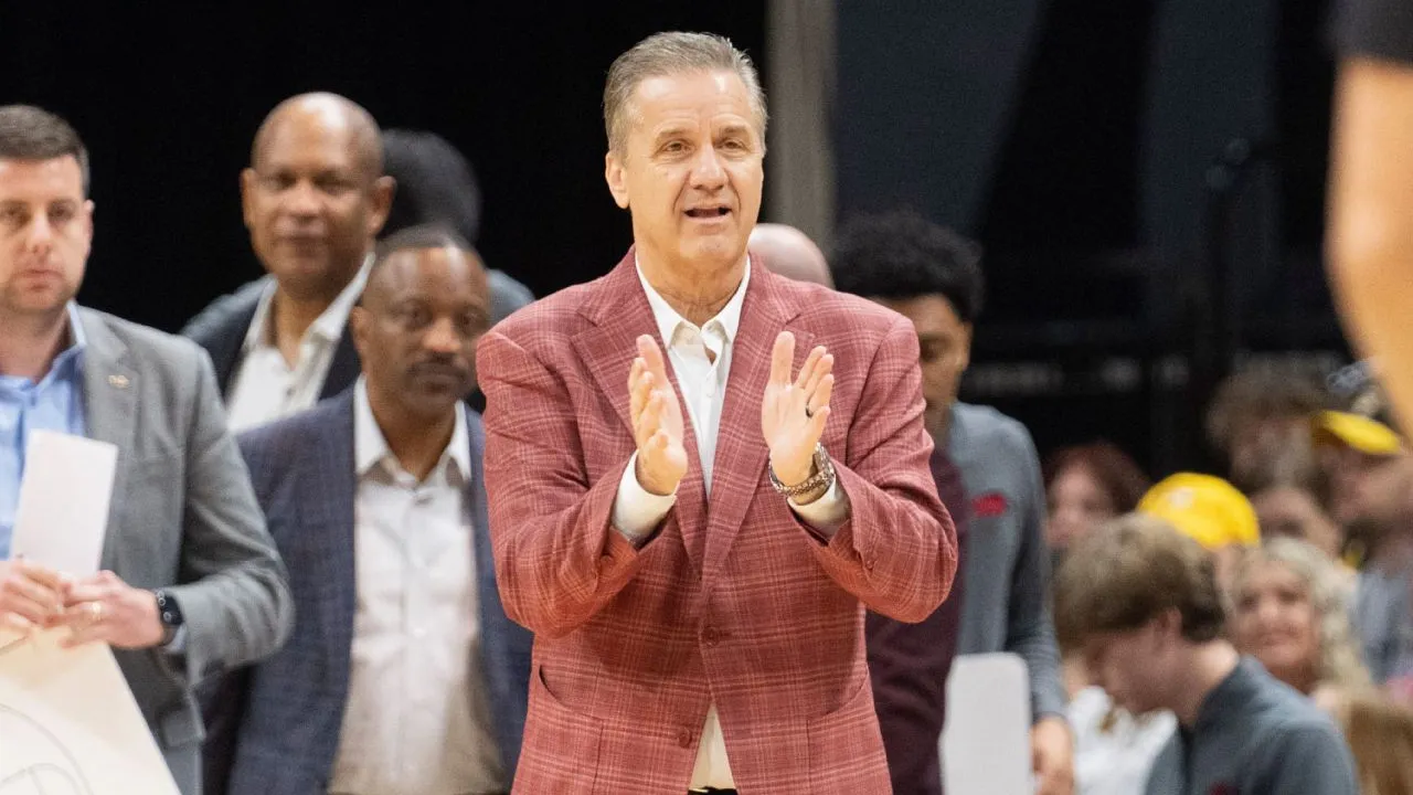 John Calipari mencapai pencapaian tersebut dalam pertandingan ke-1.185 sepanjang kariernya, salah satu yang tercepat mencapai angka tersebut. (Foto: AP)