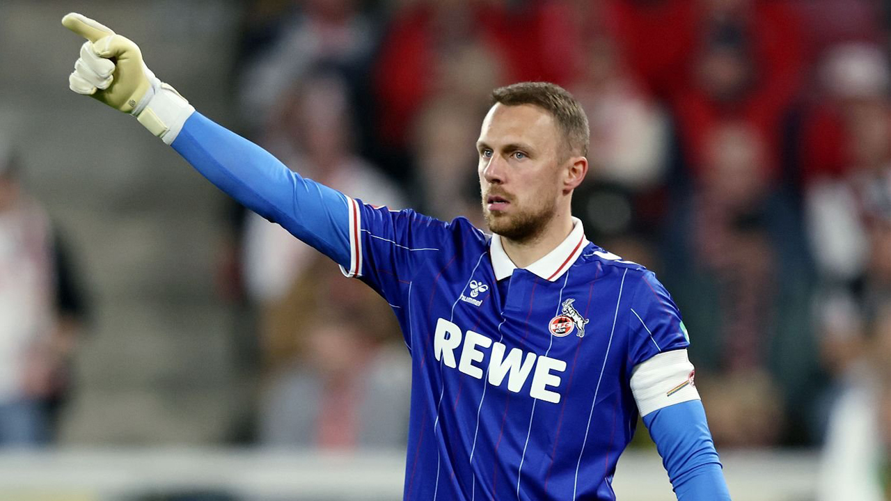 Marvin Schwabe Kesal Wasit Abaikan Penalti Koln saat Lawan Dortmund