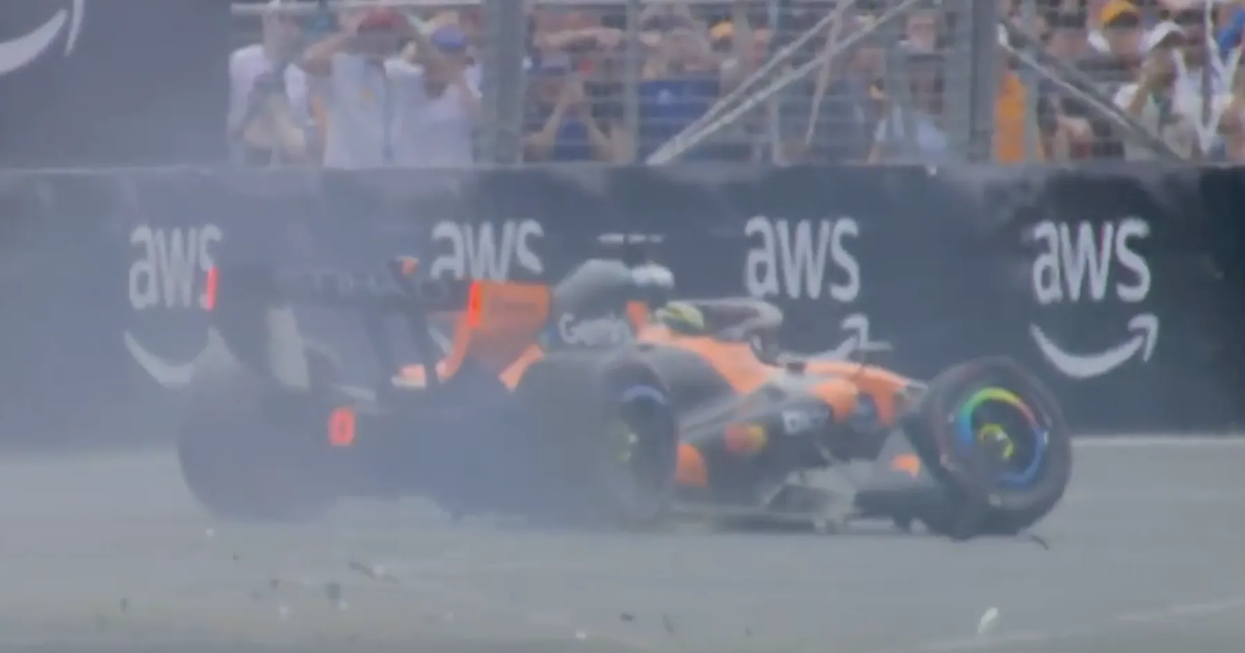 Penyebab Kecelakaan Mengejutkan Oscar Piastri Diungkap McLaren - sumber: (racingnews365)