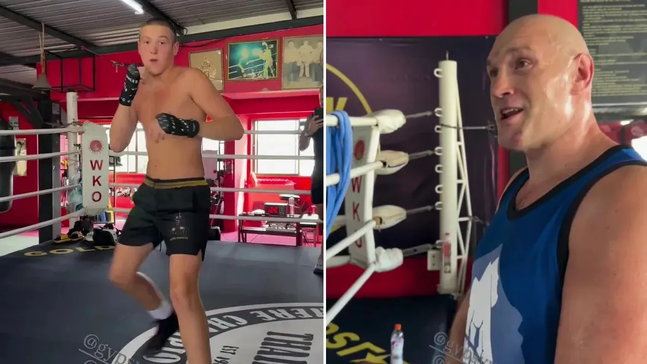 Prince John James (kiri) bergabung dengan kamp latihan ayahnya, Tyson Fury, di Thailand. (Foto: Fight TV)