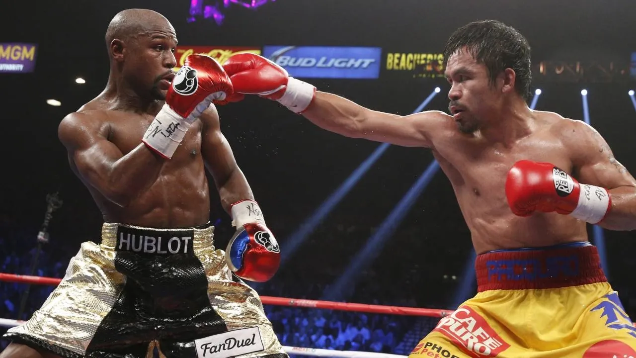 Floyd Mayweather Jr dan Manny Pacquiao bertemu pertama kali lebih dari satu dekade yang lalu. (Foto: Fight TV)
