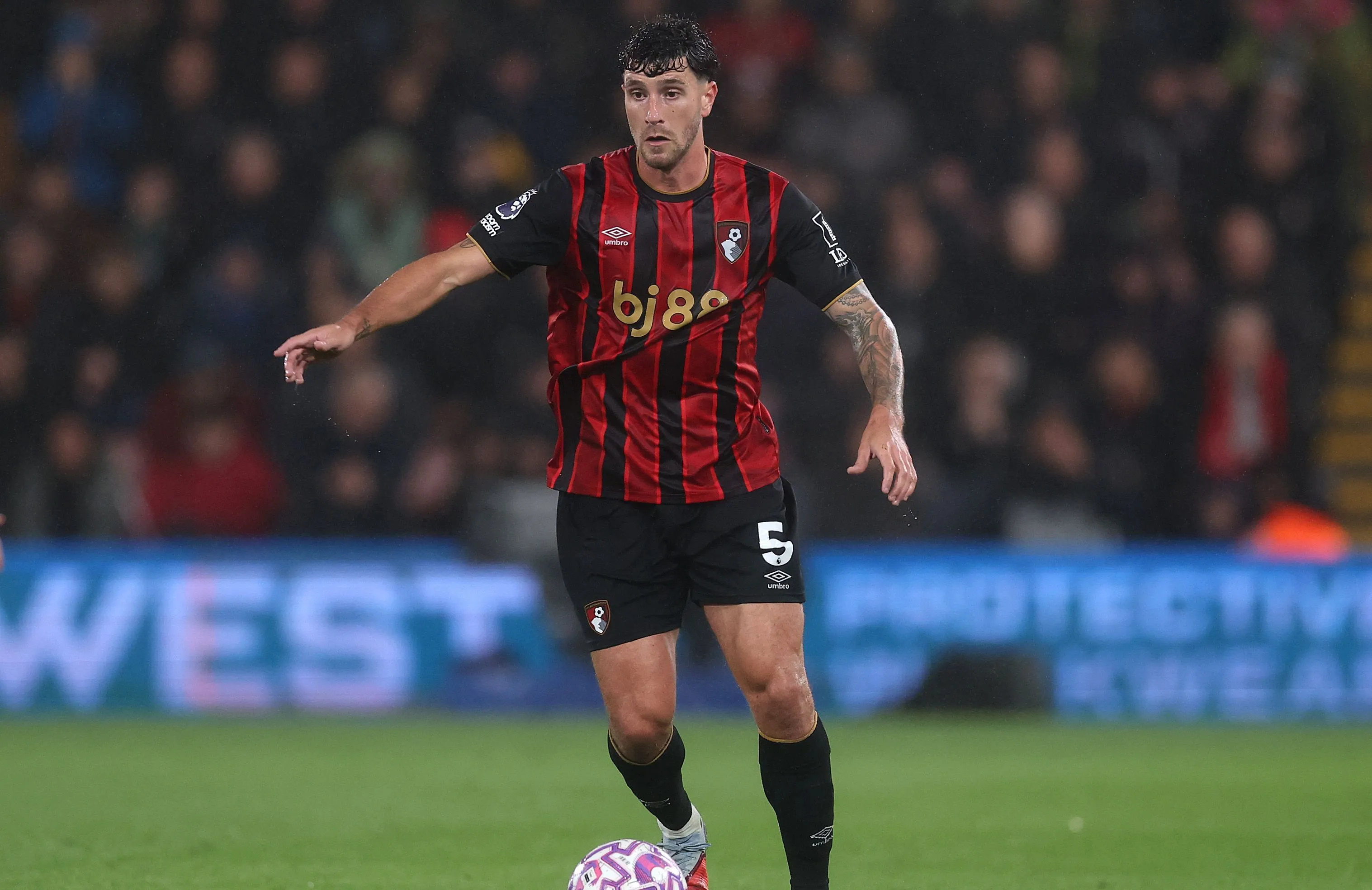 Bek Premier League Nantikan Tawaran Kontrak Barcelona - sumber: (footballespana)