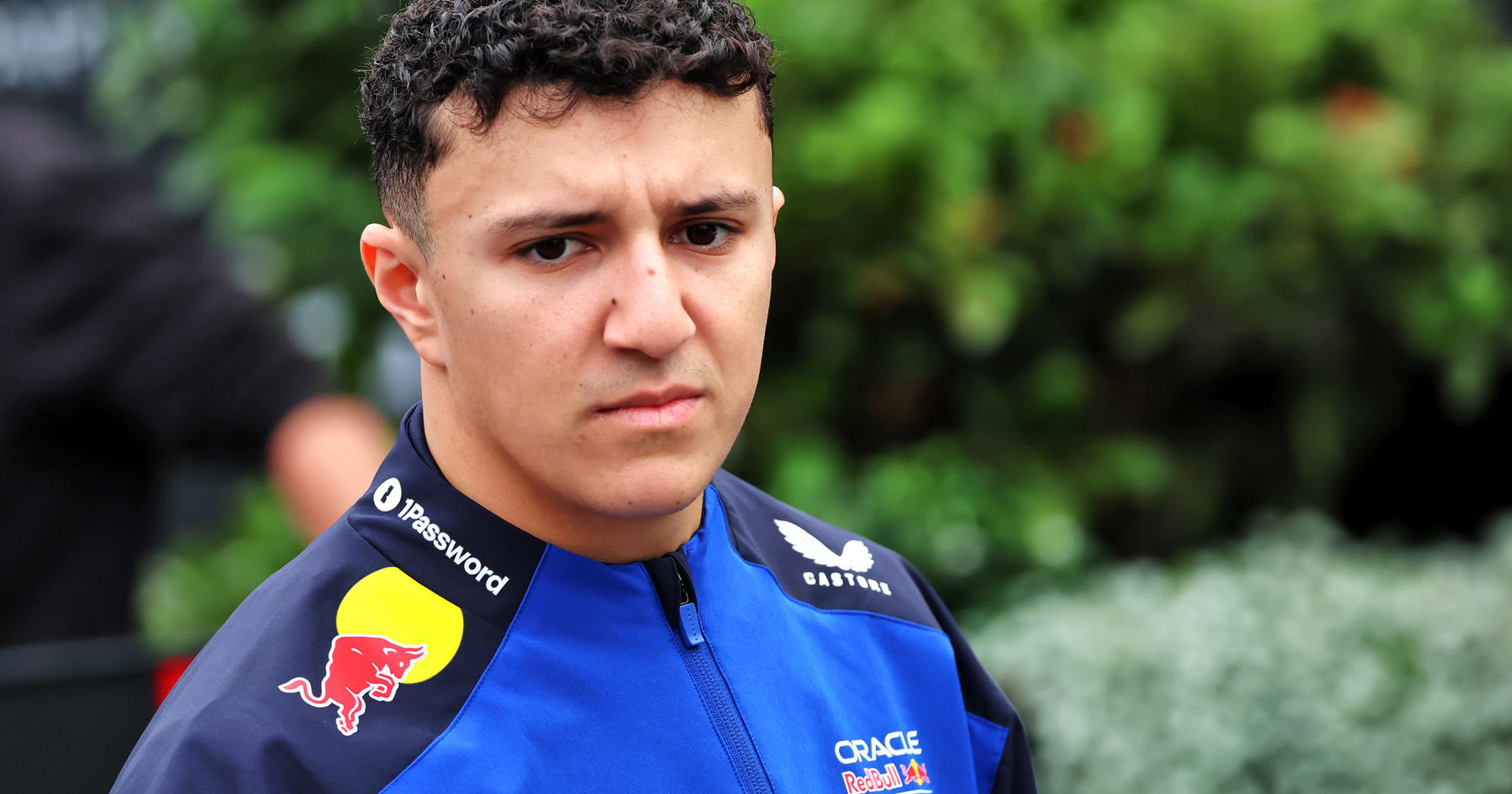 Bunyi Mesin Buruk Paksa Isack Hadjar Pensiun di Debut Red Bull