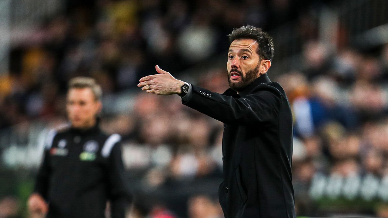 Carlos Corberan Puji Semangat Juang Valencia Usai Kalahkan Alaves