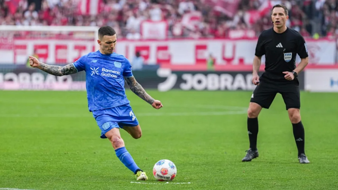 Dikartu Kuning Lawan Freiburg, Alex Grimaldo Kritisi Kinerja Wasit