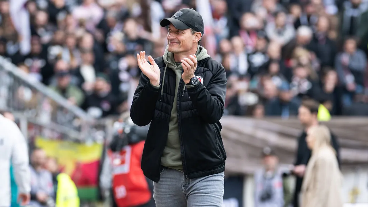 Ditahan Frankfurt, Alexander Blessin Tetap Puji Performa St Pauli