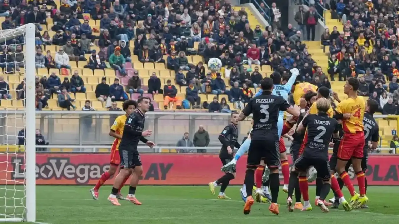 Drama VAR Berhasil Menangkan Lecce atas Cremonese di Via Del Mare