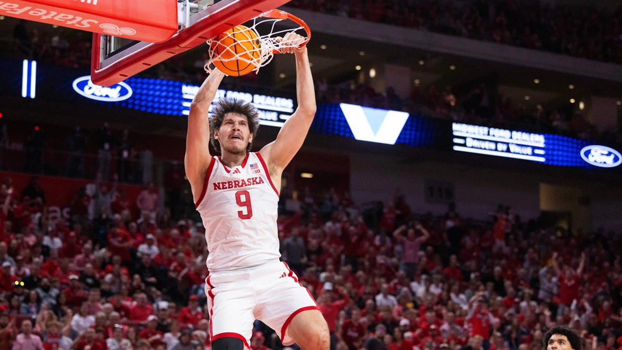 Nebraska Huskers Atasi Perlawanan Iowa Huskers