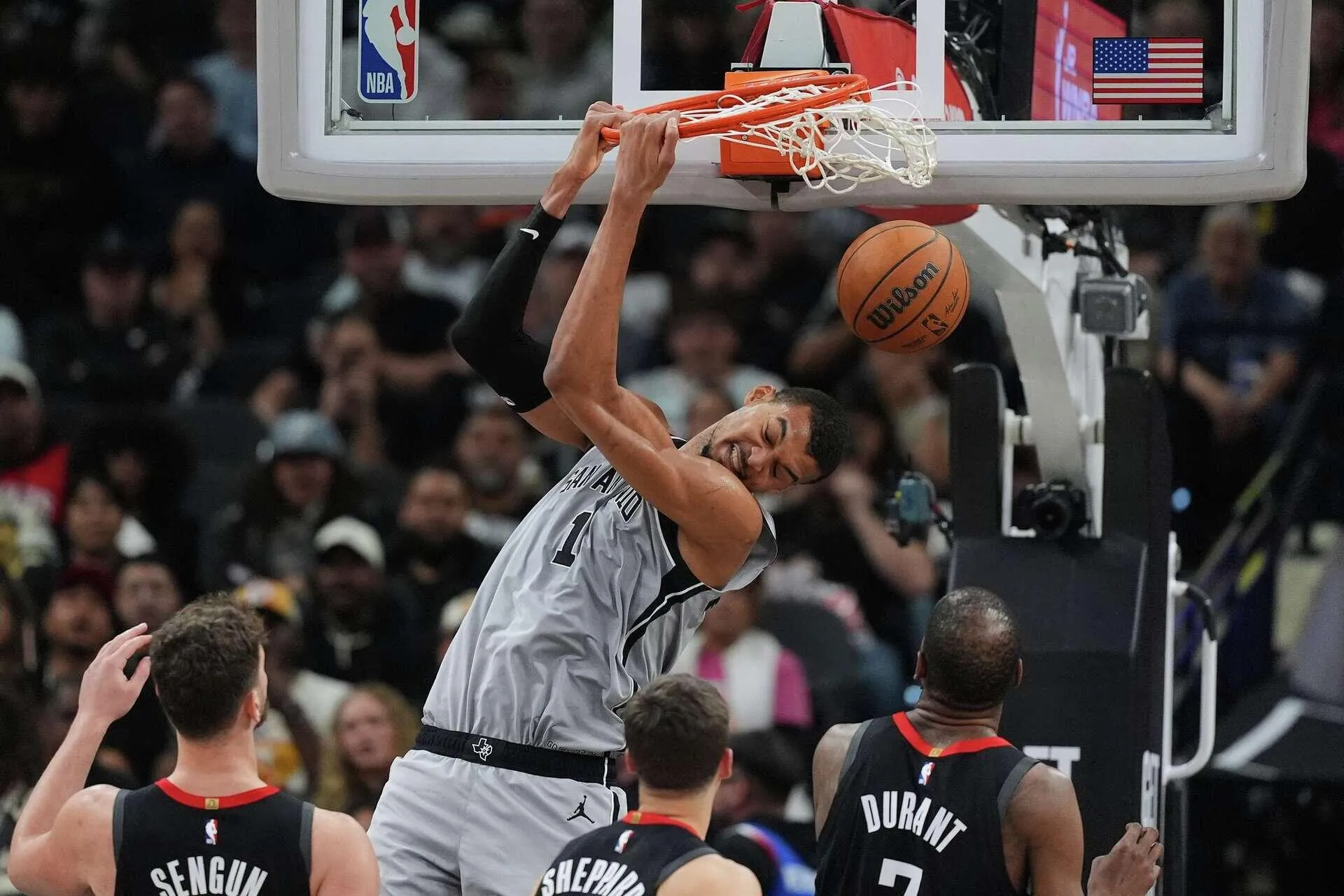 Spurs Mantap di Posisi Kedua, Kalahkan Rockets 3-1