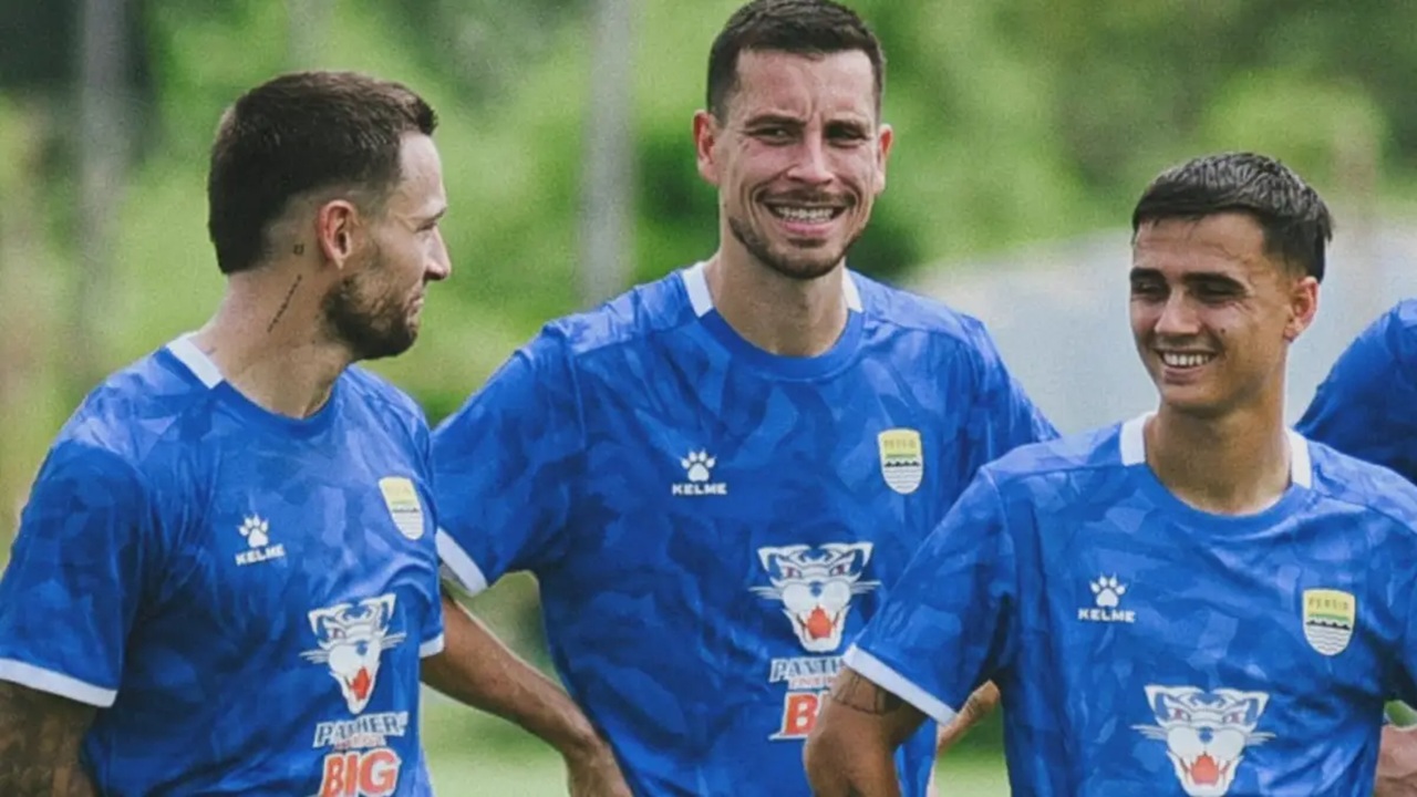 Bojan Hodak Bangga 3 Pemain Persib Memang Layak Perkuat Timnas Indonesia