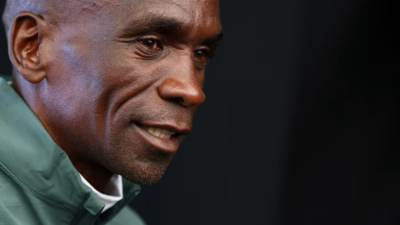 Eliud Kipchoge Buka Tur Maraton Dunia dengan Lomba di Cape Town