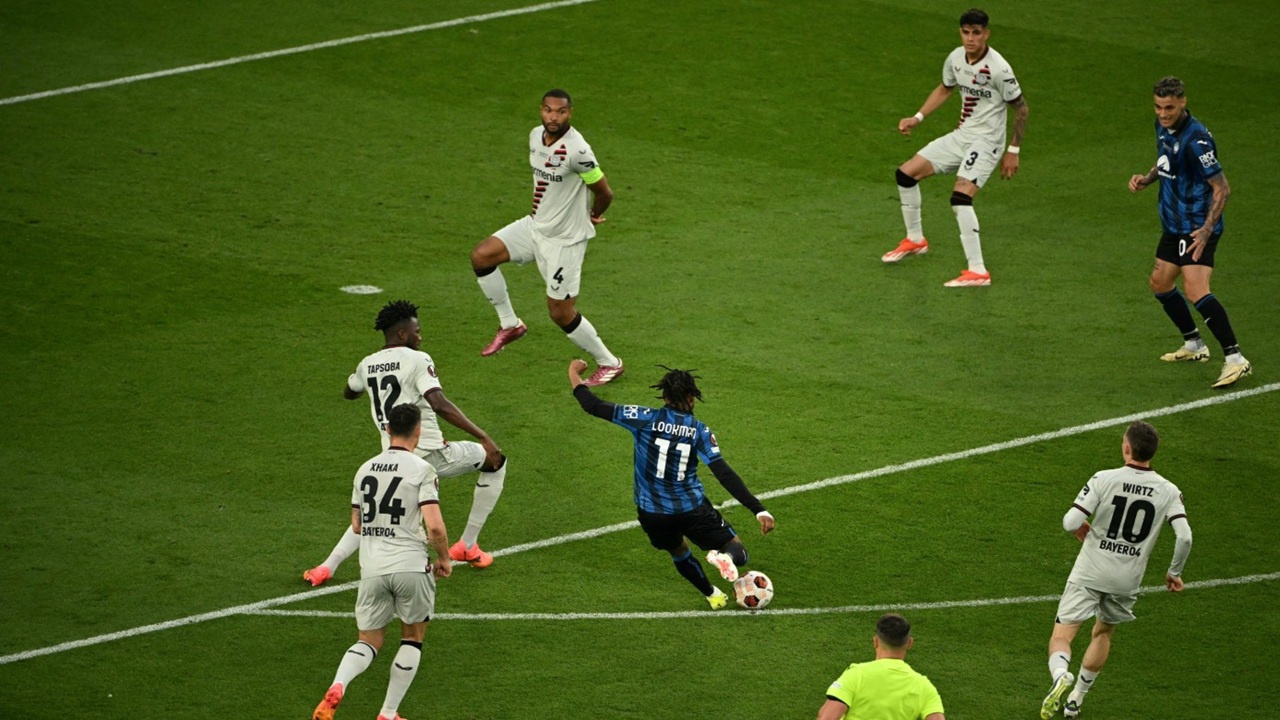 Jelang Lawan Atalanta, Josip Stanisic Kenang Sulitnya Jaga Ademola Lookman