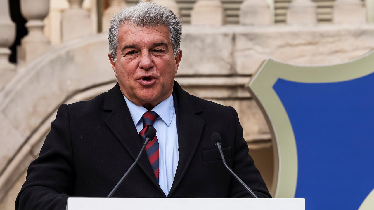 Joan Laporta Bertekad Pertahankan Robert Lewandowski di Barcelona