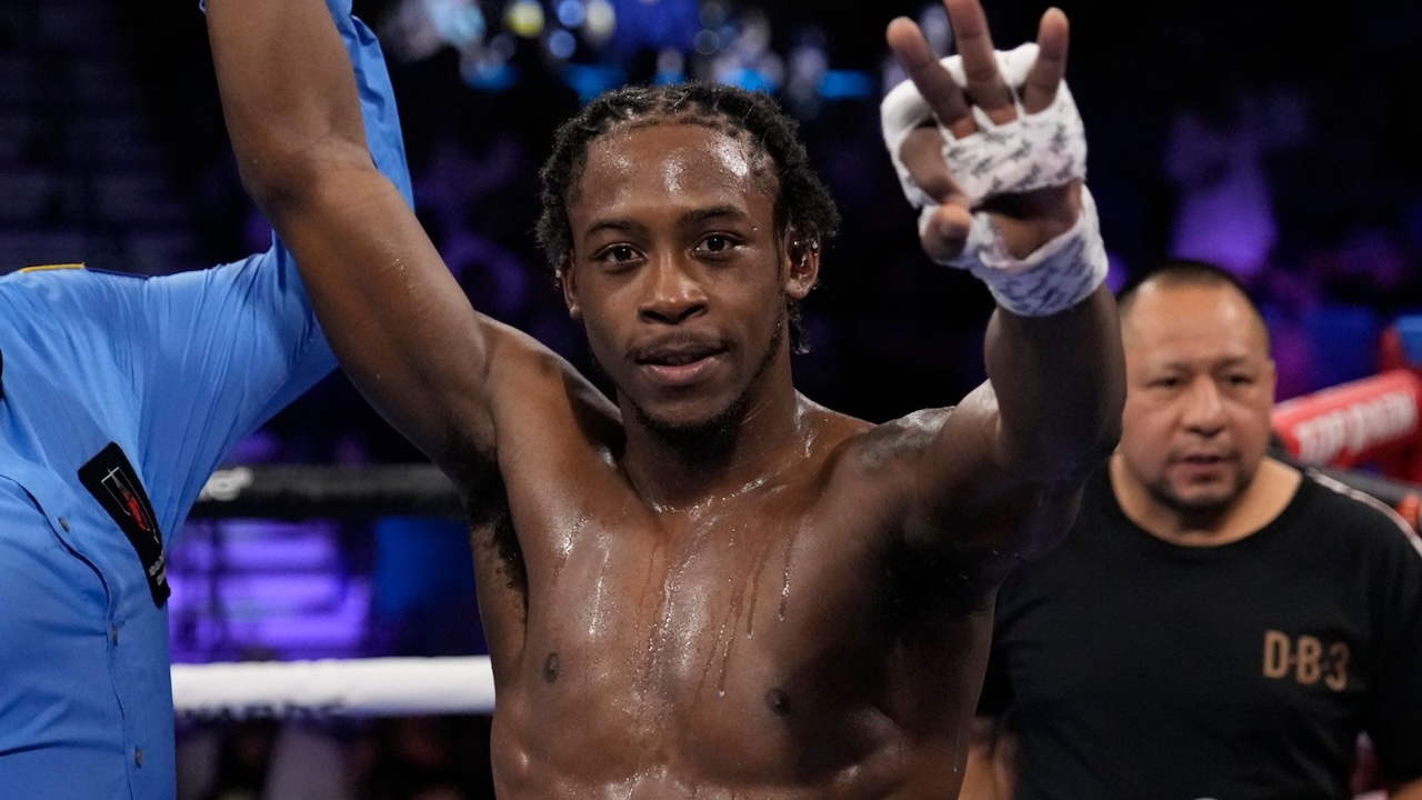 Keyshawn Davis Isyaratkan Debut di Kelas Welter dalam Laga Perebutan Gelar