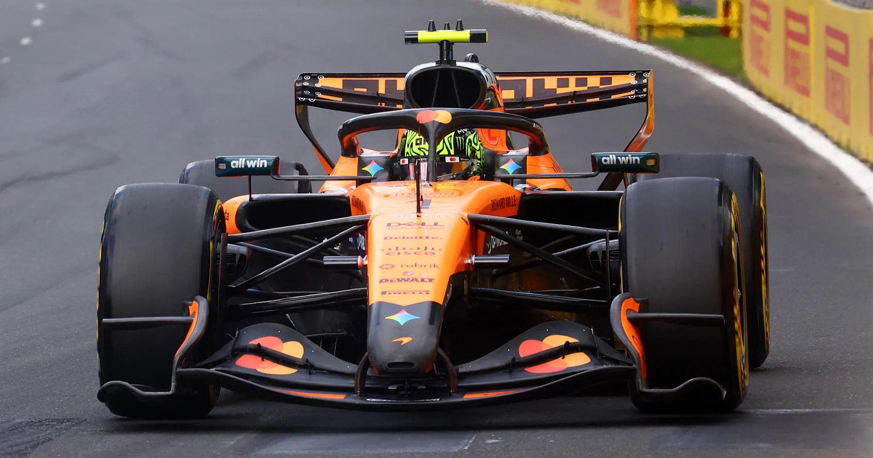 McLaren Akui Kelemahan Usai Mercedes Dominasi di F1 - sumber: (racingnews365)